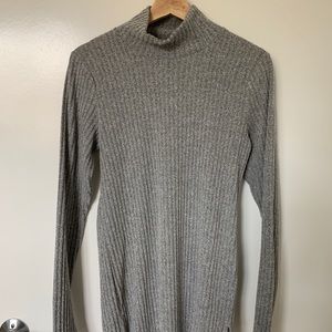 Aritzia Wilfred Turtleneck Longsleeve Shirt